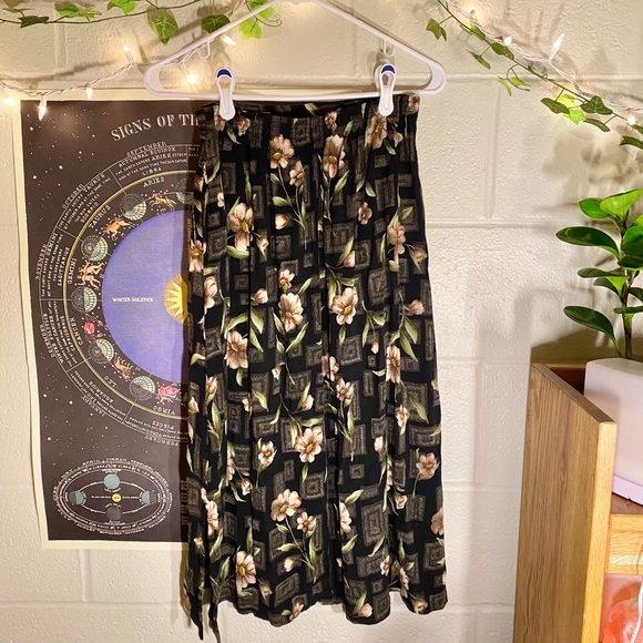 Vintage Patterned Midi Skirt - Picture 2 of 3